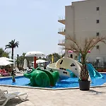 Willow Alessi Pool & 3* Navodari